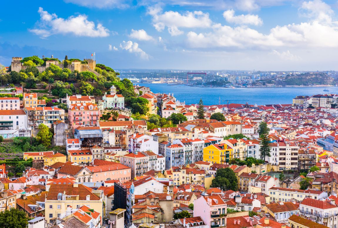 Lisbon skyline — São Jorge Castle and the Tagus River